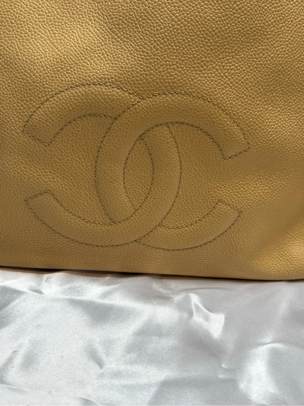 Chanel Caviar Leather CC Tote Bag Gold Hardware Vintage Shoulder Shopper - Picture 2 of 16